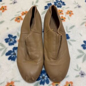 Lightly used tan Bloch tap shoes